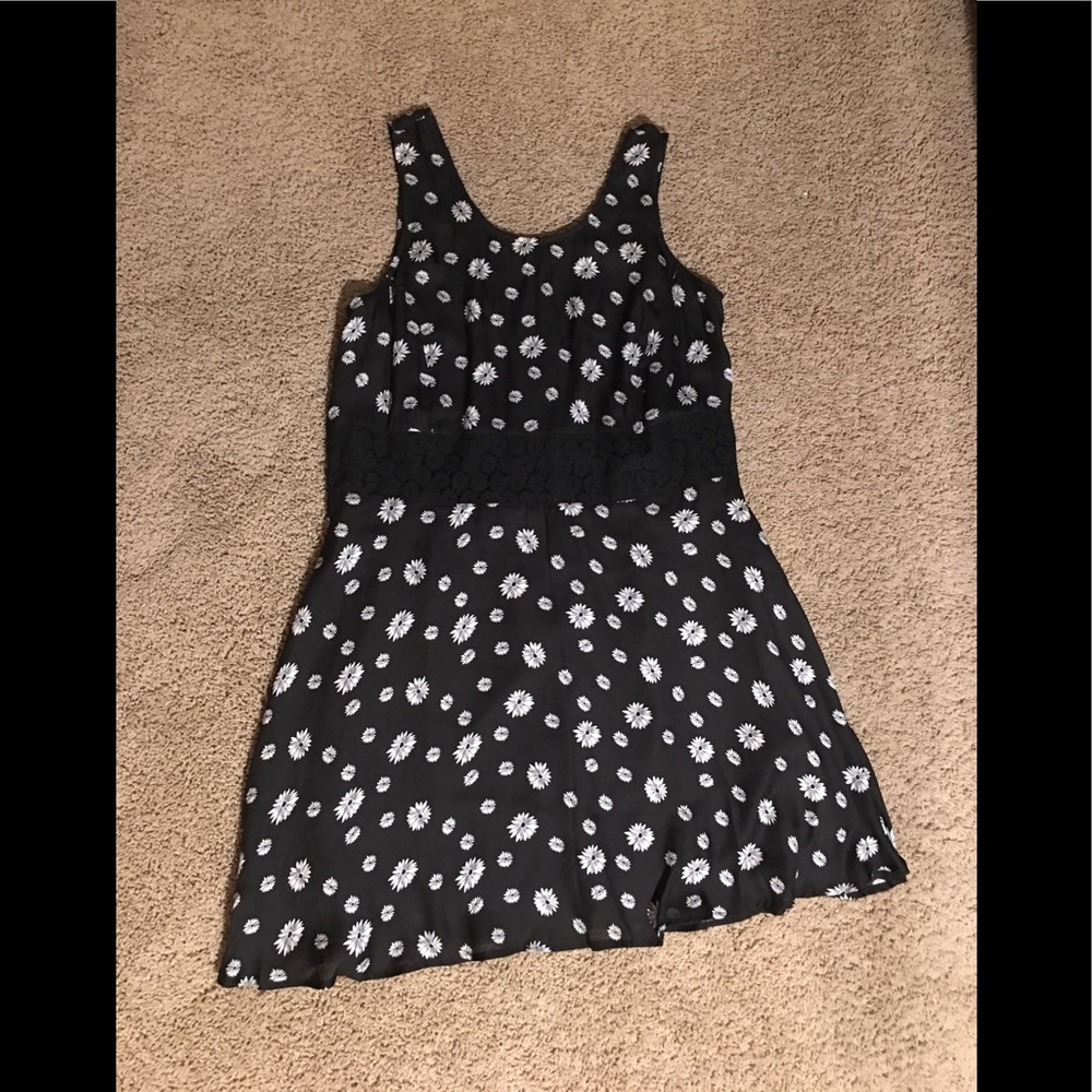 EUC BBDAKOTA floral dress 14